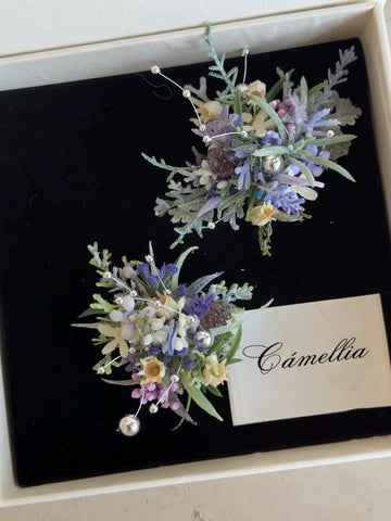 This pair of floral hairpins, featuring purple, white, and green flowers in a black "CAMELLIA" box, beautifully complements any collection alongside the Customized Unique Flower Ring. This pair of floral hairpins, featuring purple, white, and green flowers in a black "CAMELLIA" box, beautifully complements any collection alongside the Customized Unique Flower Ring.