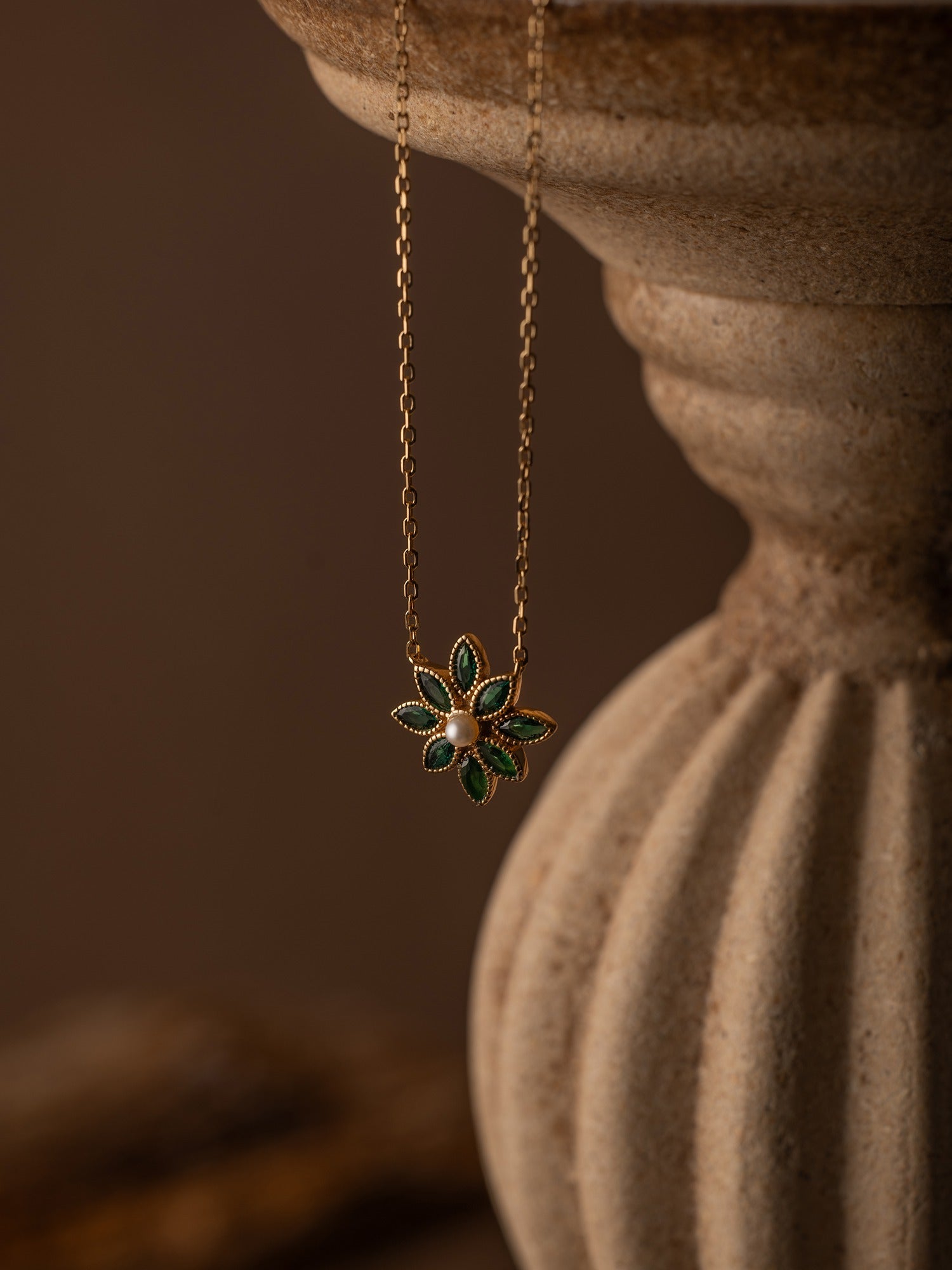 Cámellia Emerald Pearl Necklace - CAMELLIA 18" Yellow Gold