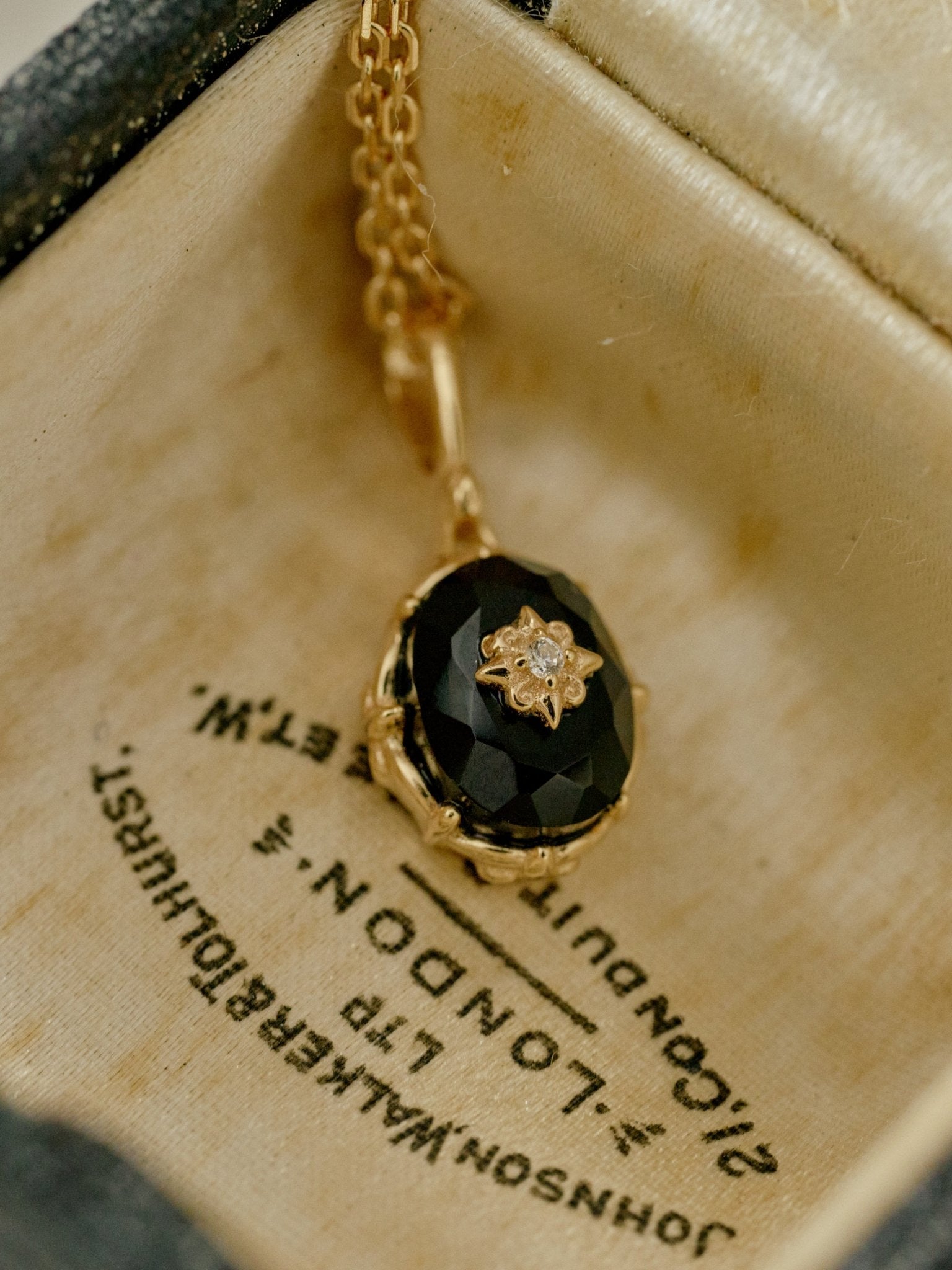 Noir Stella Onyx Necklace - CAMELLIA