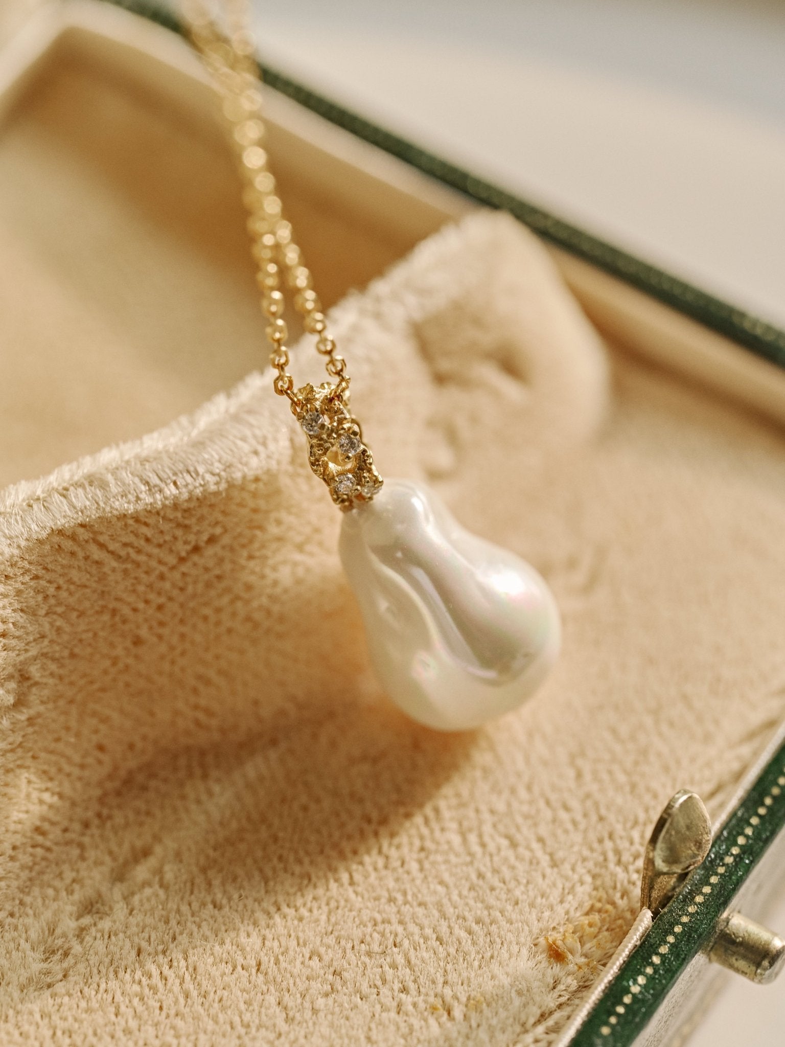 Alyssa Barquoe Pearl Necklace - CAMELLIA