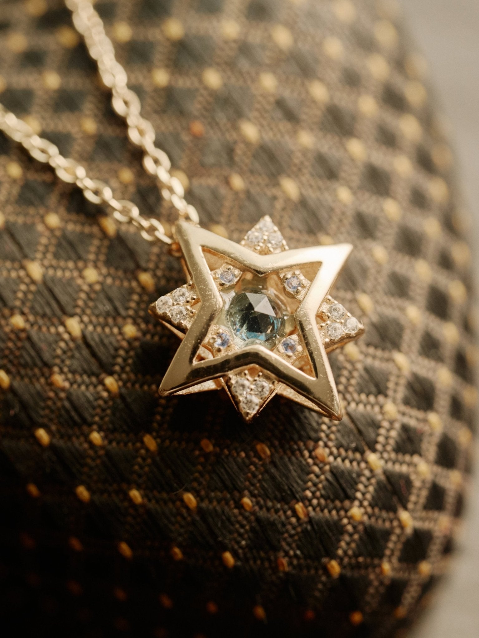 New York Topaz Pentagram Necklace - CAMELLIA 18"