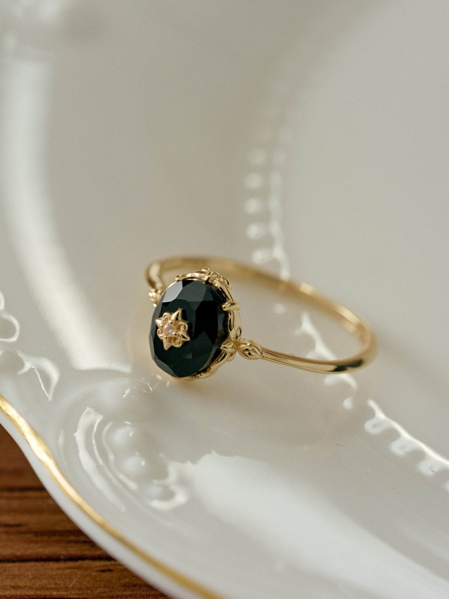 Noir Stella Onyx Ring - CAMELLIA 6