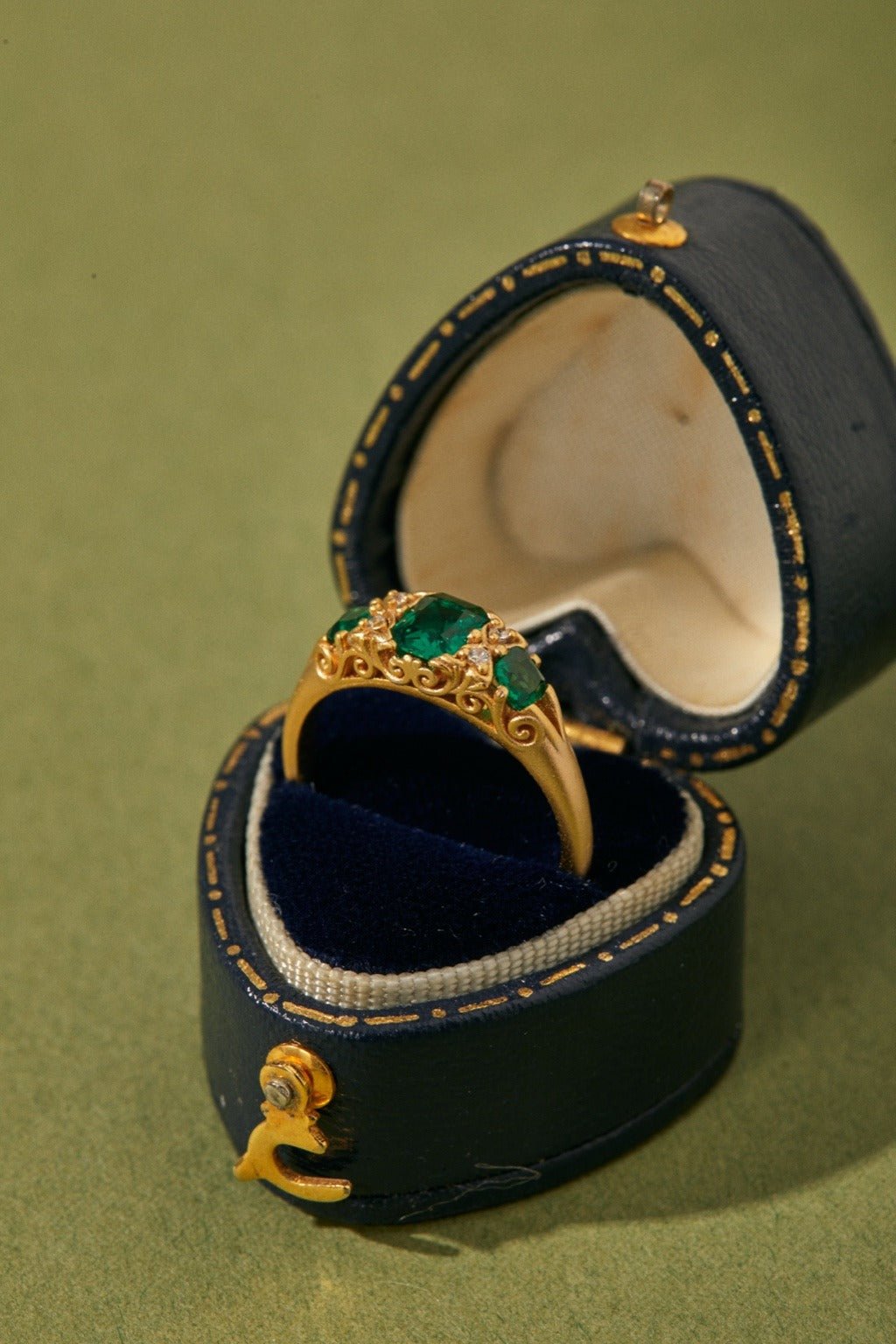 Emerald Path Ring - CAMELLIA 5
