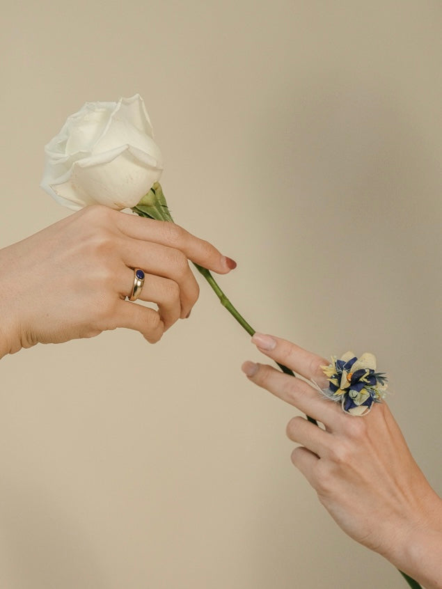 Klein Blue Flower Ring