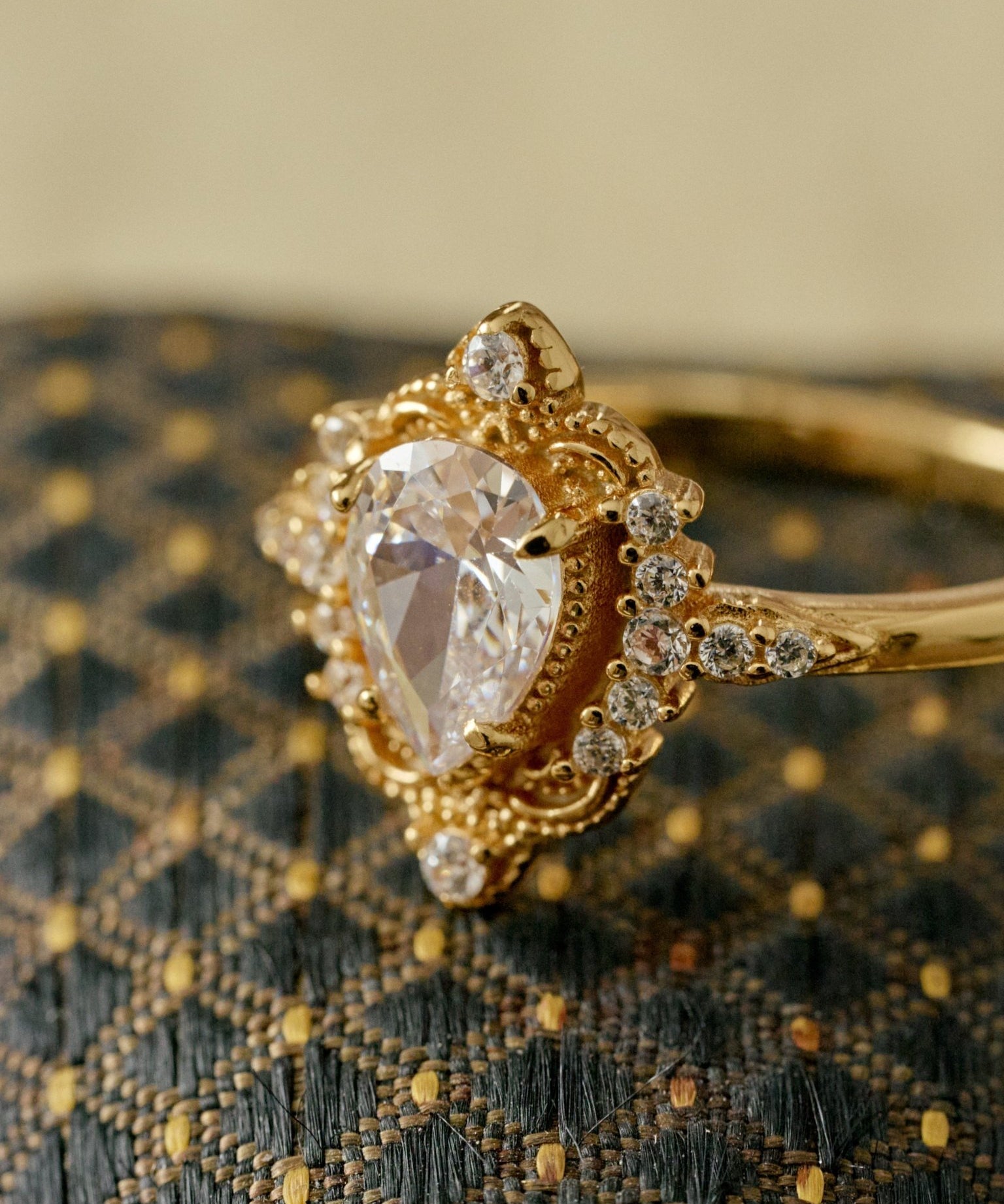 Aurélie Diamond Drop Ring - CAMELLIA 5