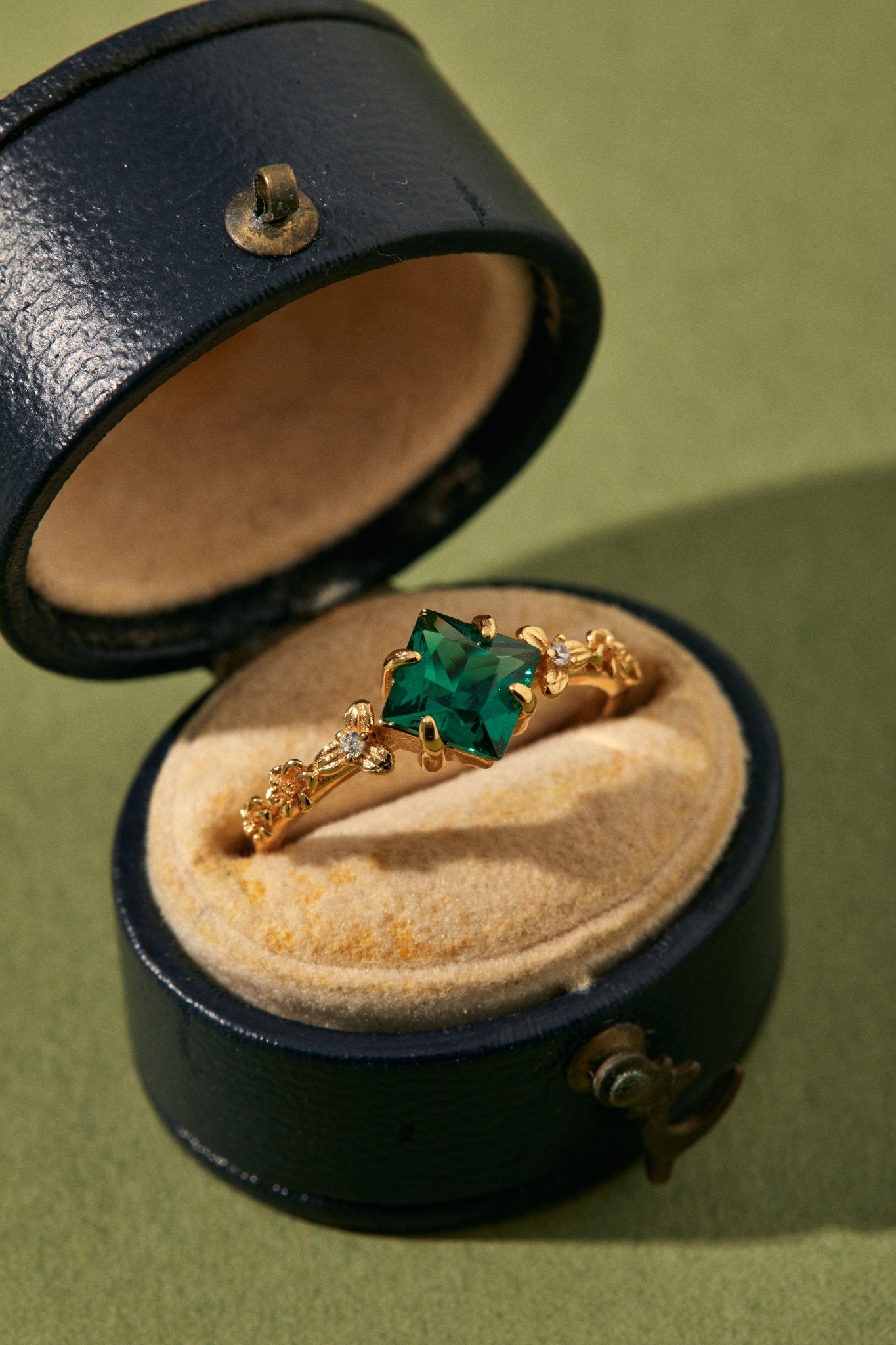 Atelier Émeraude Ring - CAMELLIA US 5