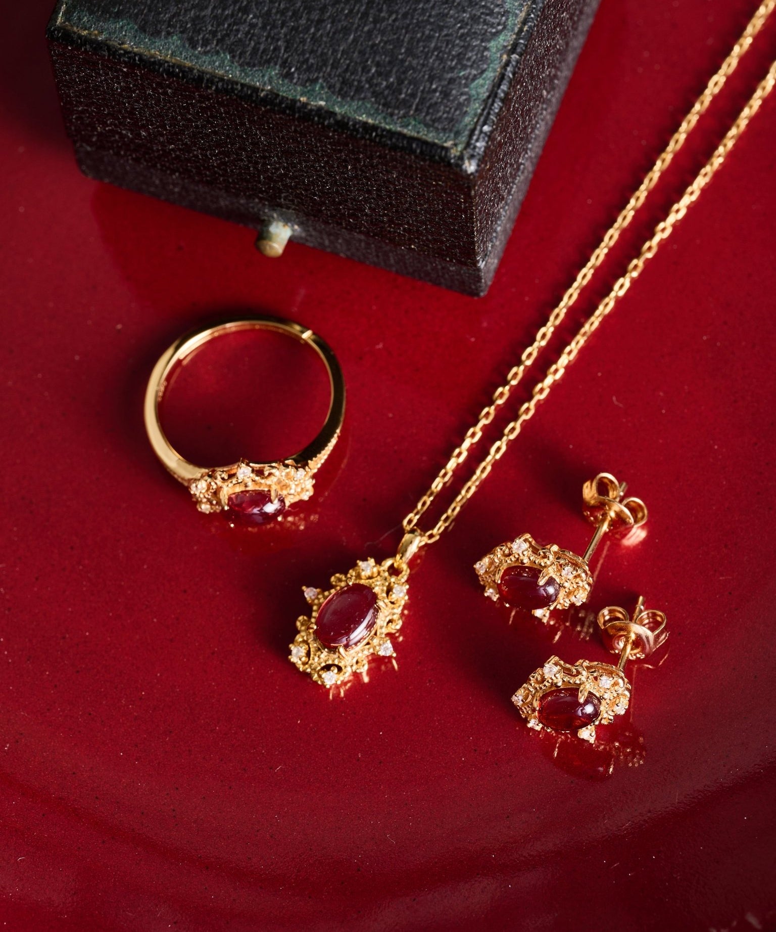 Vivien Garnet Necklace - CAMELLIA Silver