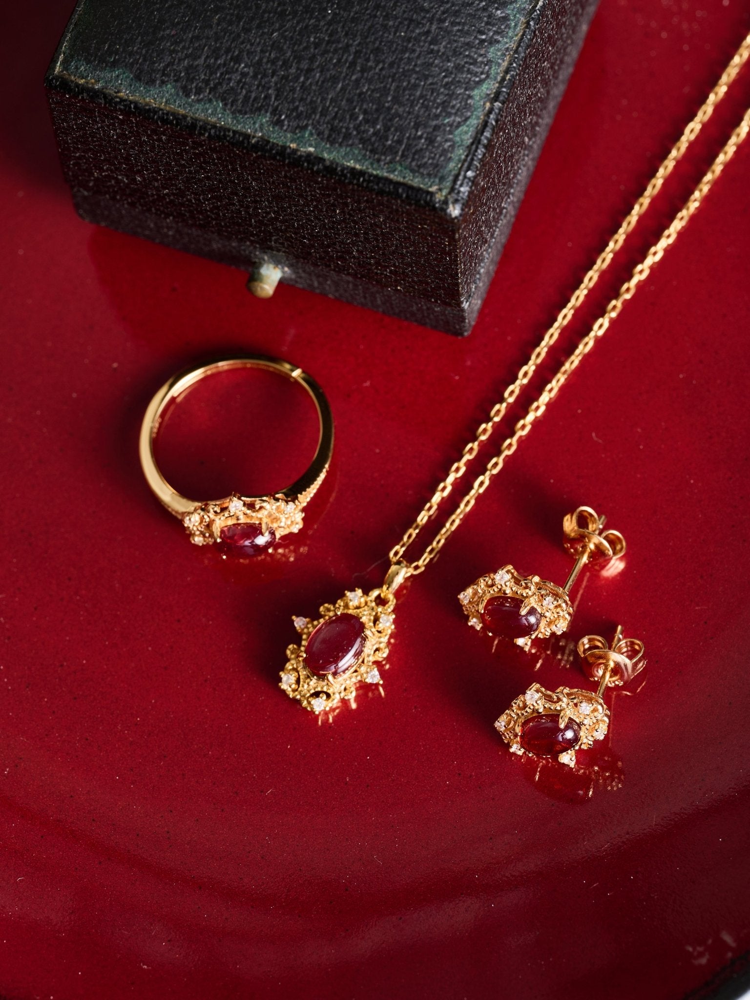 Vivien Garnet Necklace - CAMELLIA Silver