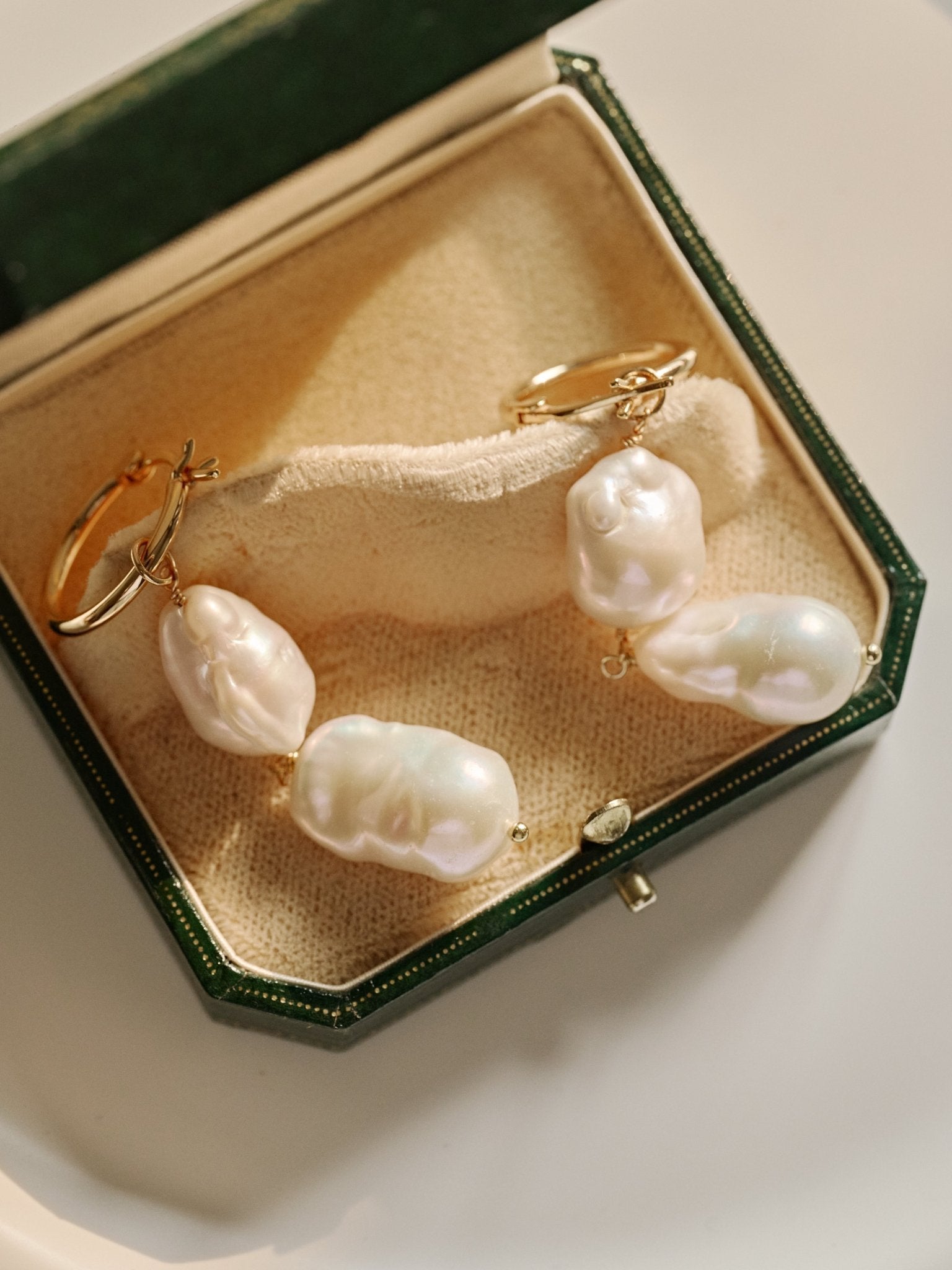 Elysia Pearl Earrings - CAMELLIA