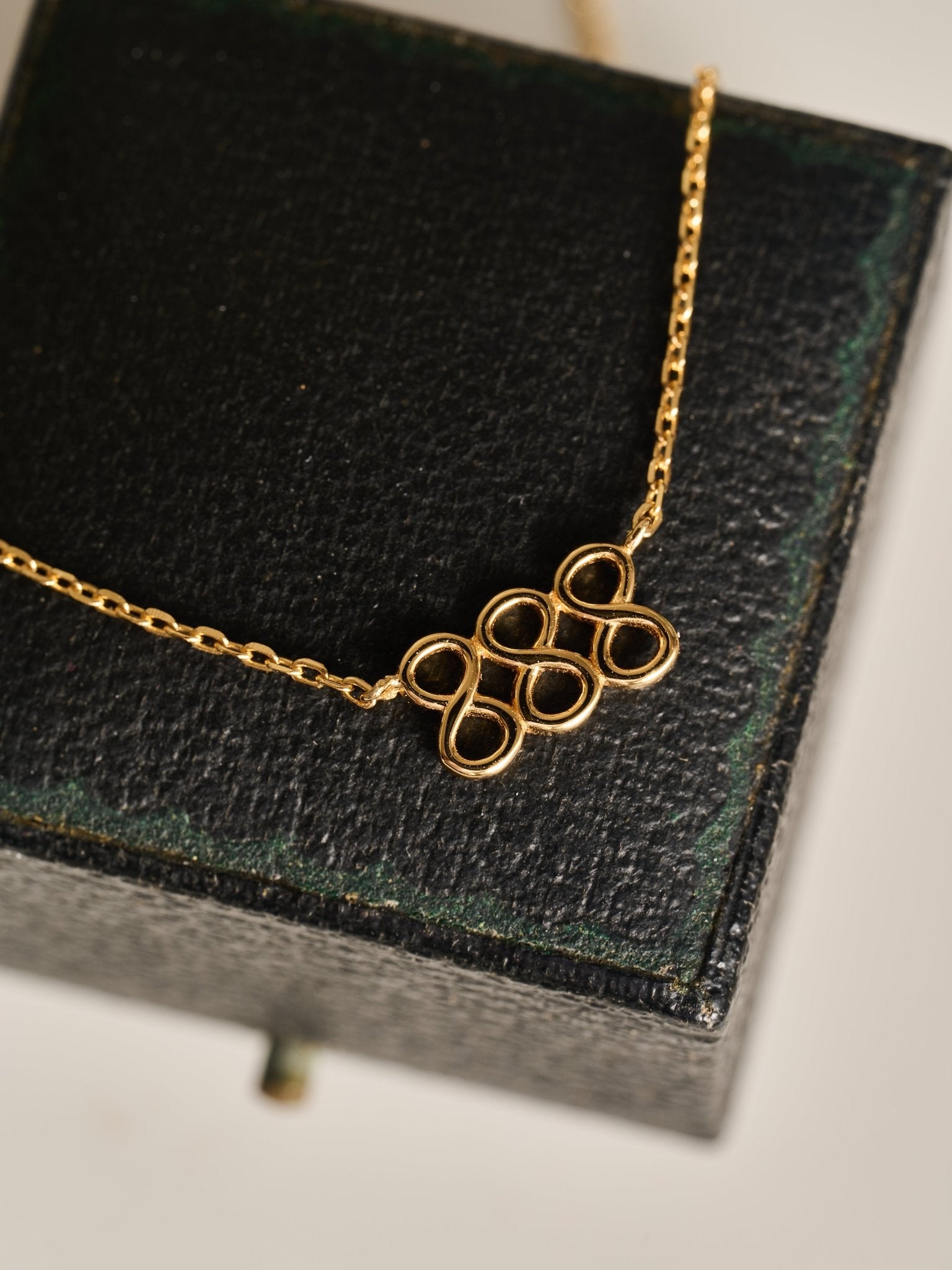 888 Angel Number Choker with Onyx - CAMELLIA