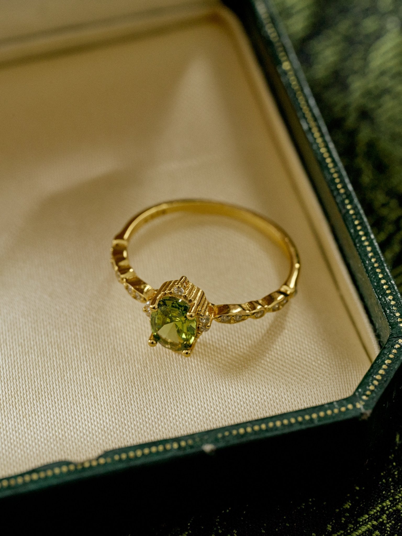 Verdure Peridot Ring - CAMELLIA 6