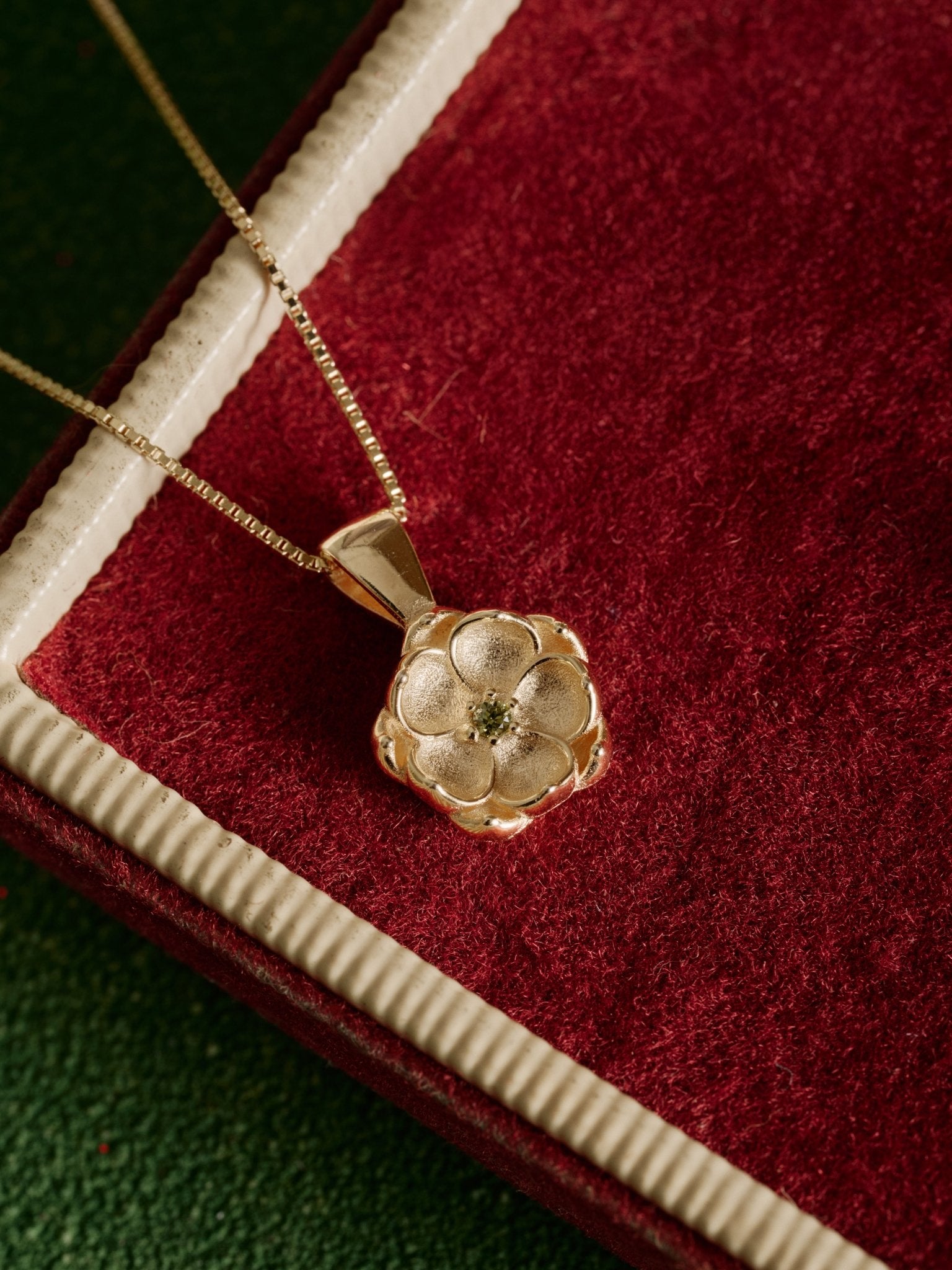 Elsa Poppy Peridot Earrings - CAMELLIA White Gold