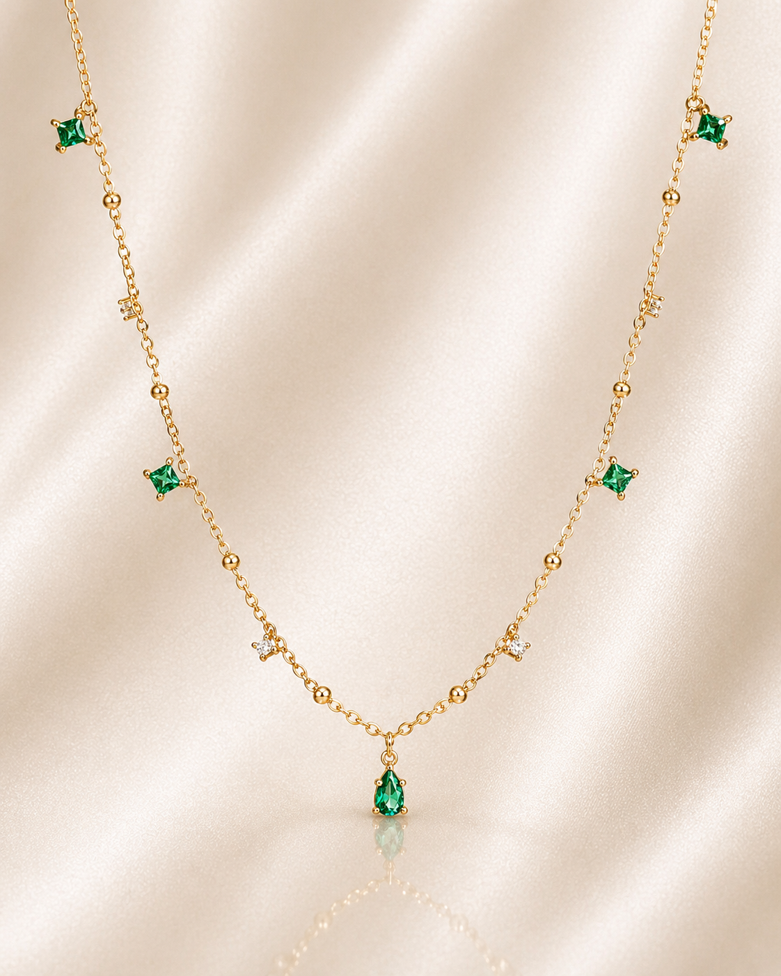 Moren Emerald Diamond Necklace