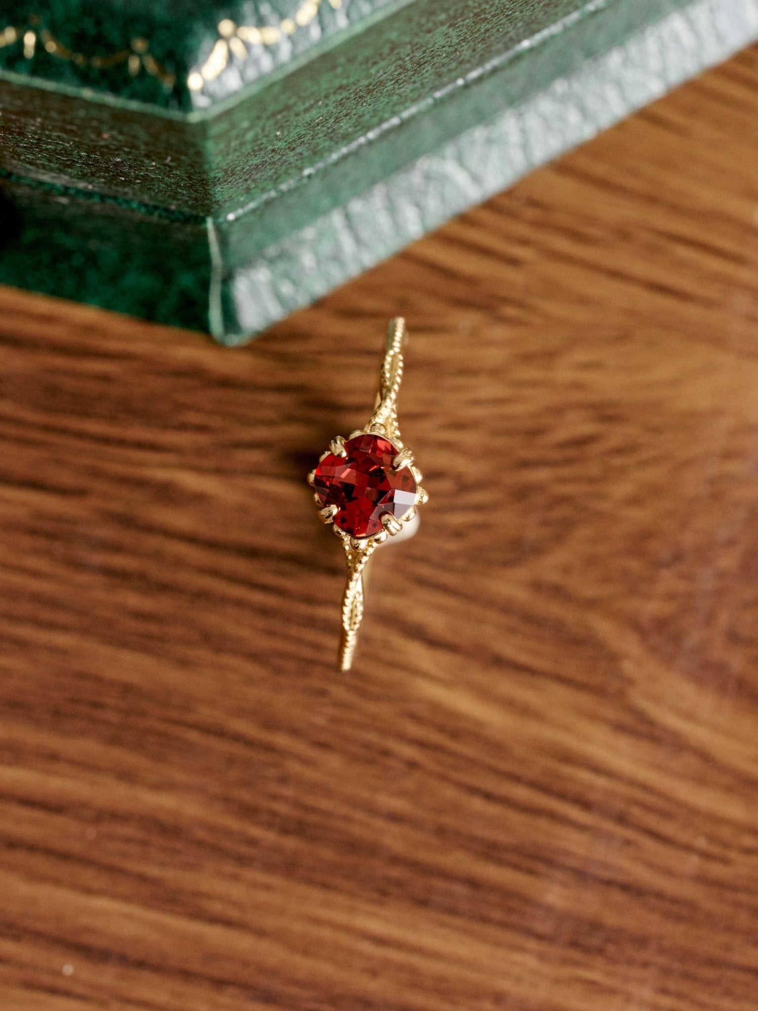 Rosée Garnet Solitarie Ring - CAMELLIA 6