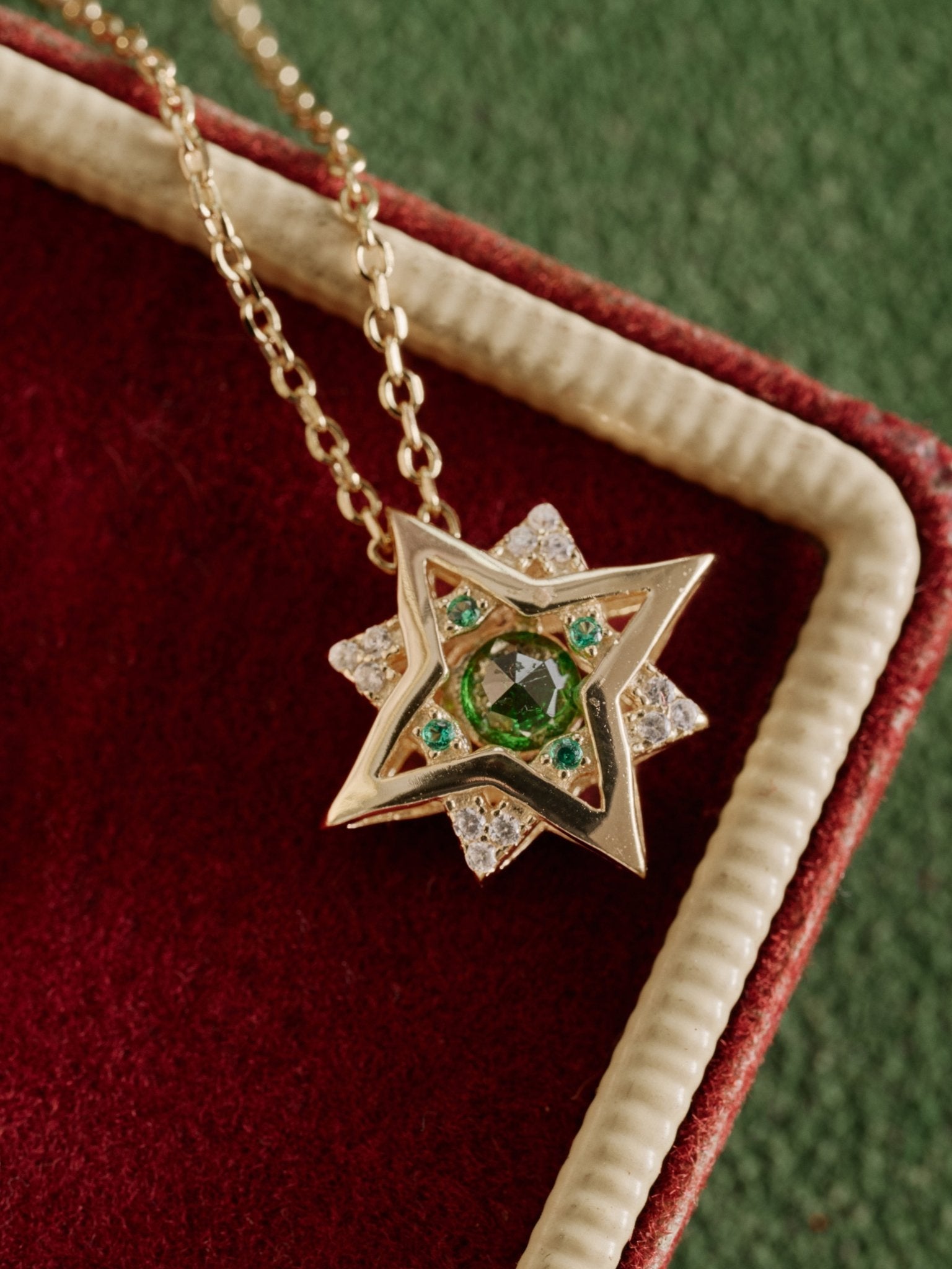 New York Birthstone Pentagram Necklaces - CAMELLIA Emerald