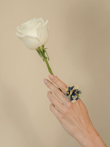 Klein Blue Flower Ring