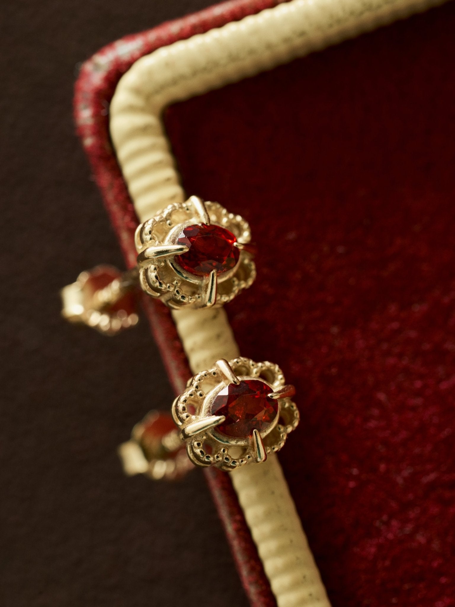 Regal Rosette Garnet Jewelry Set - CAMELLIA 5