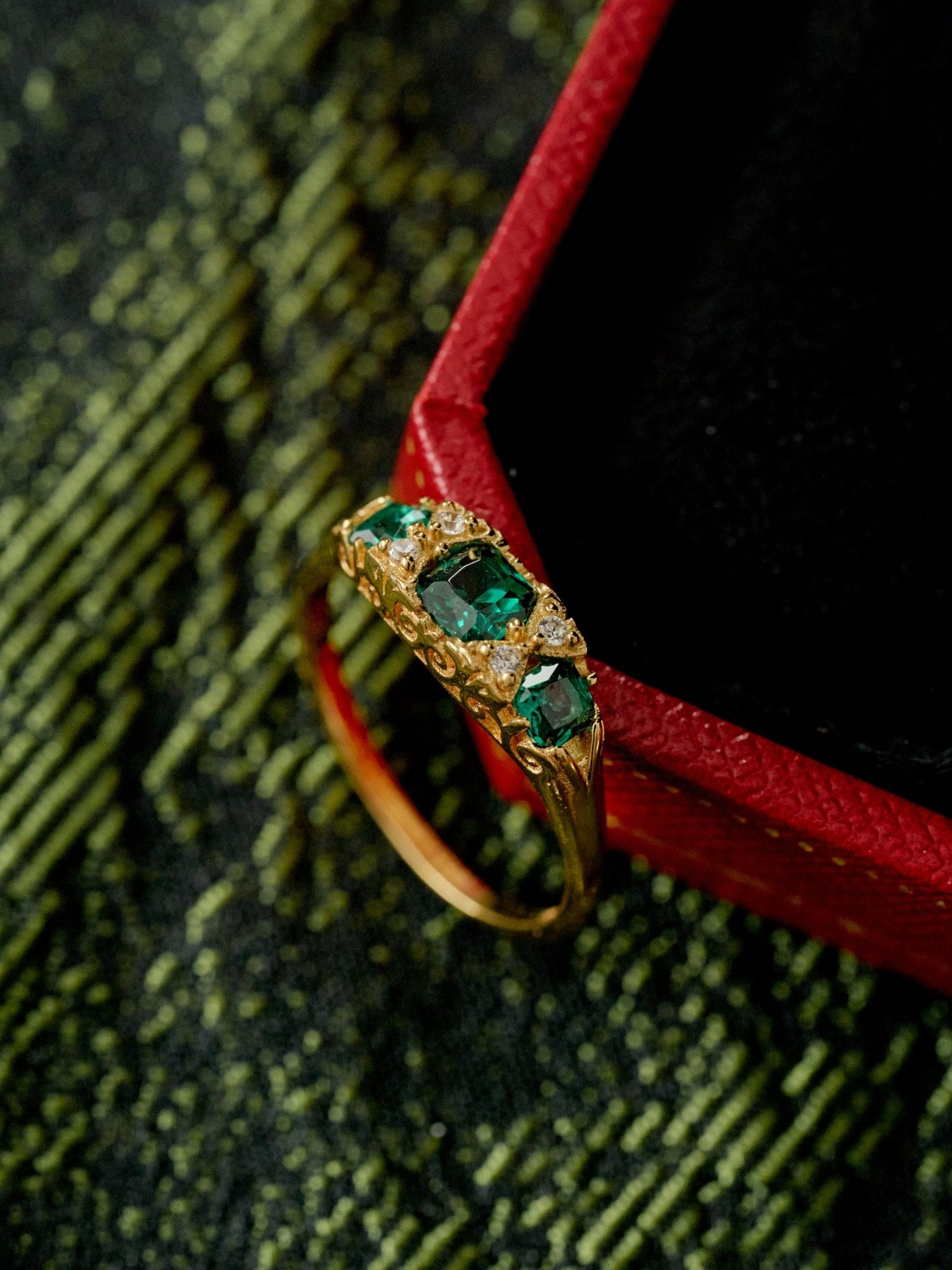 Emerald Path Ring - CAMELLIA 5