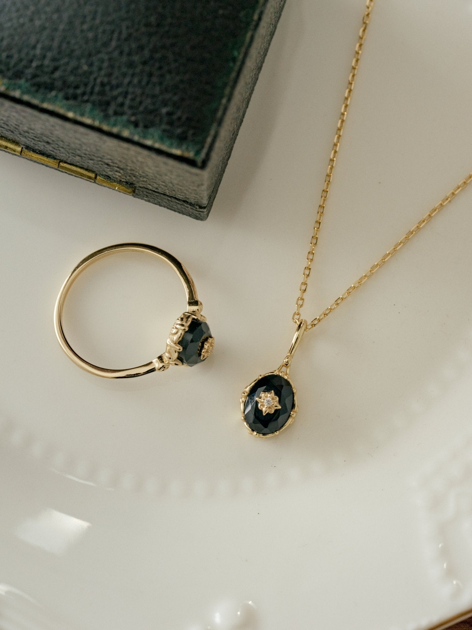 Noir Stella Onyx Necklace - CAMELLIA