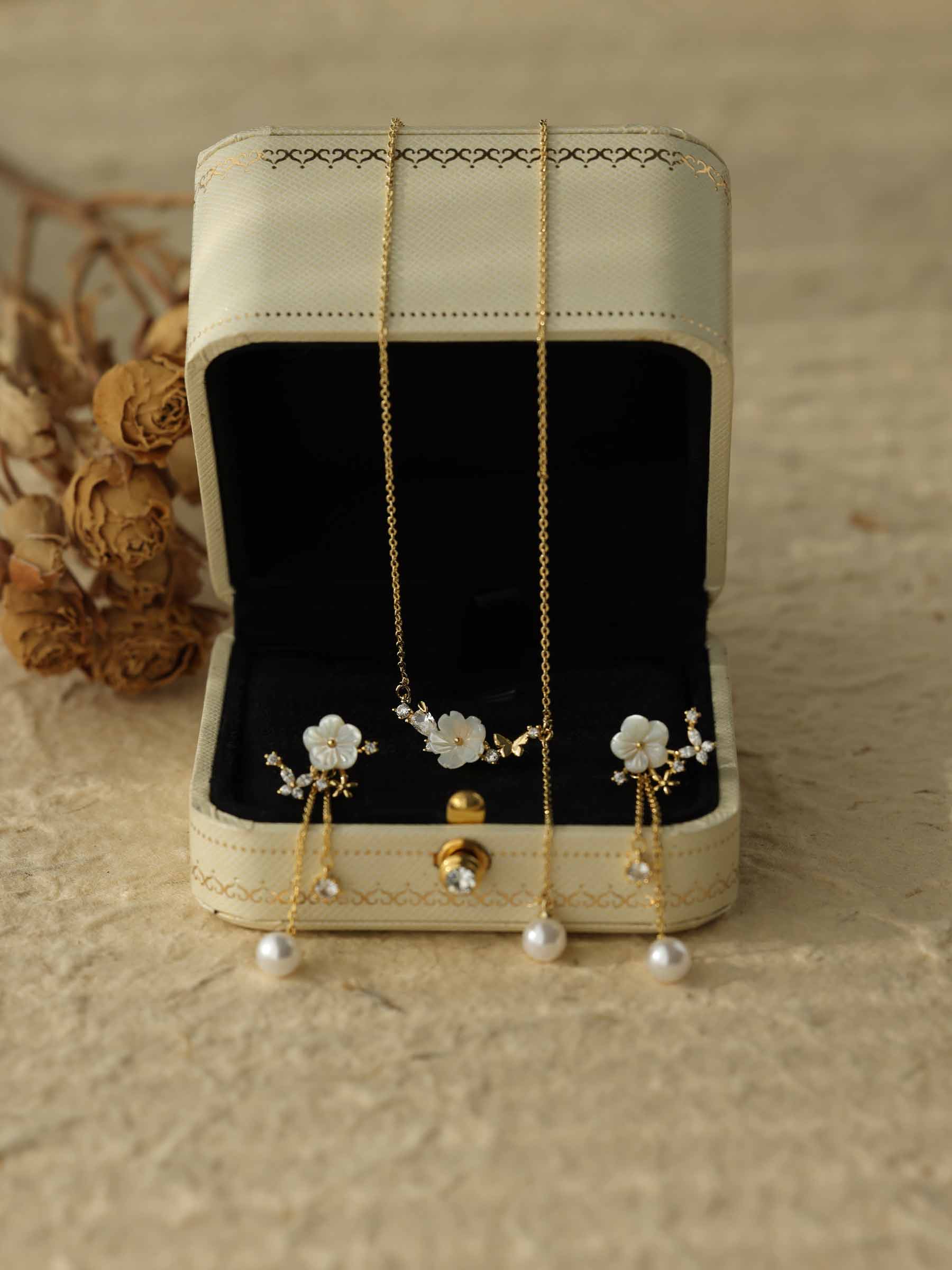 Flower Mother of Pearl Jewelry Set