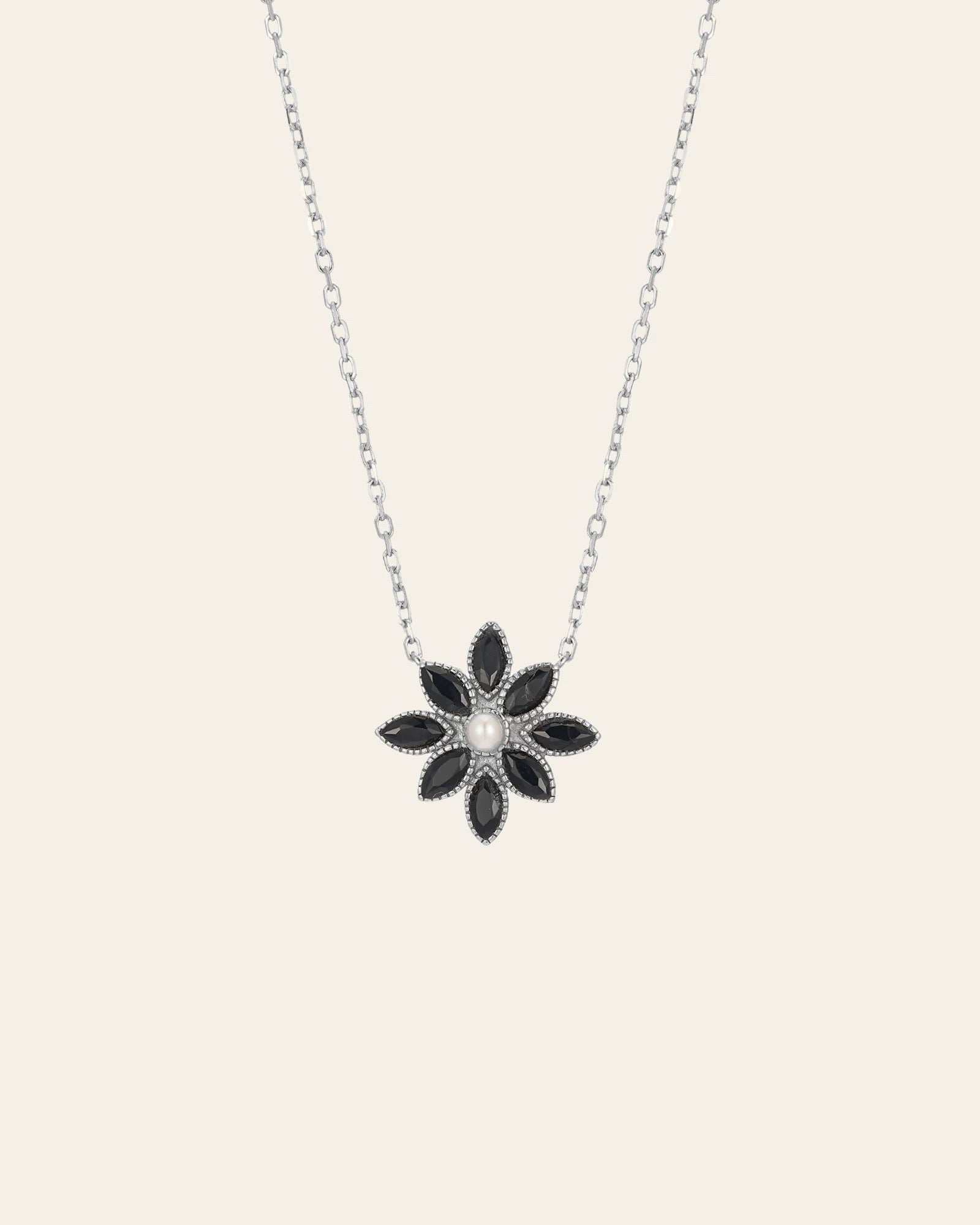 Cámellia Black Onyx Pearl Necklace